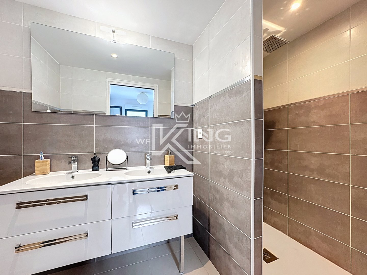 APARTMENT 4 ROOMS FOR SALE - ST AYGULF - 111.9 m2 - 995�000�&euro;