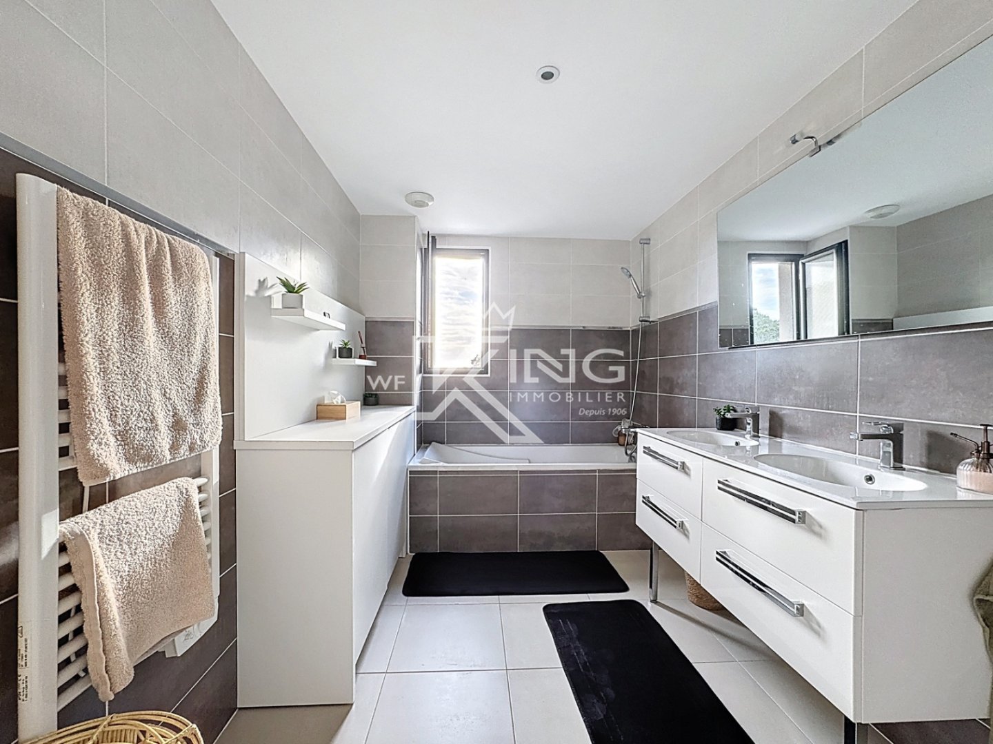 APARTMENT 4 ROOMS FOR SALE - ST AYGULF - 111.9 m2 - 995�000�&euro;