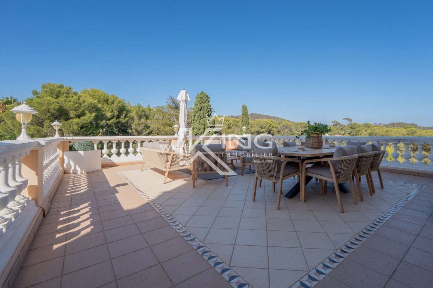 Saint Raphael appartement de prestige de 295 m² avec accès privé par ascenseur. pleine vue mer et triple garages