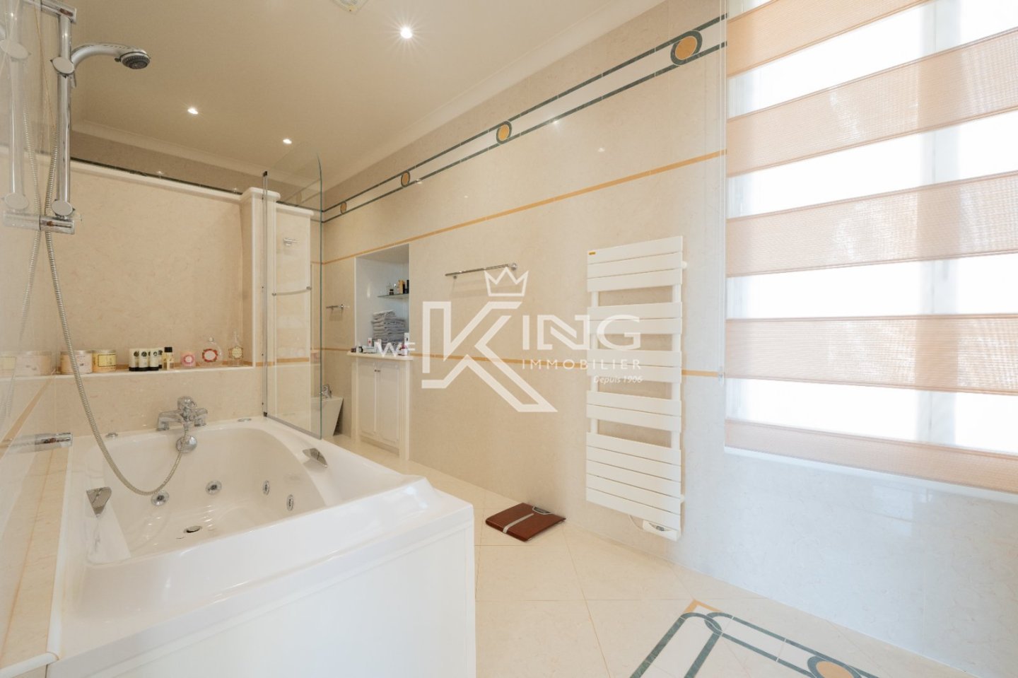 Saint Raphael appartement de prestige de 295 m² avec accès privé par ascenseur. pleine vue mer et triple garages