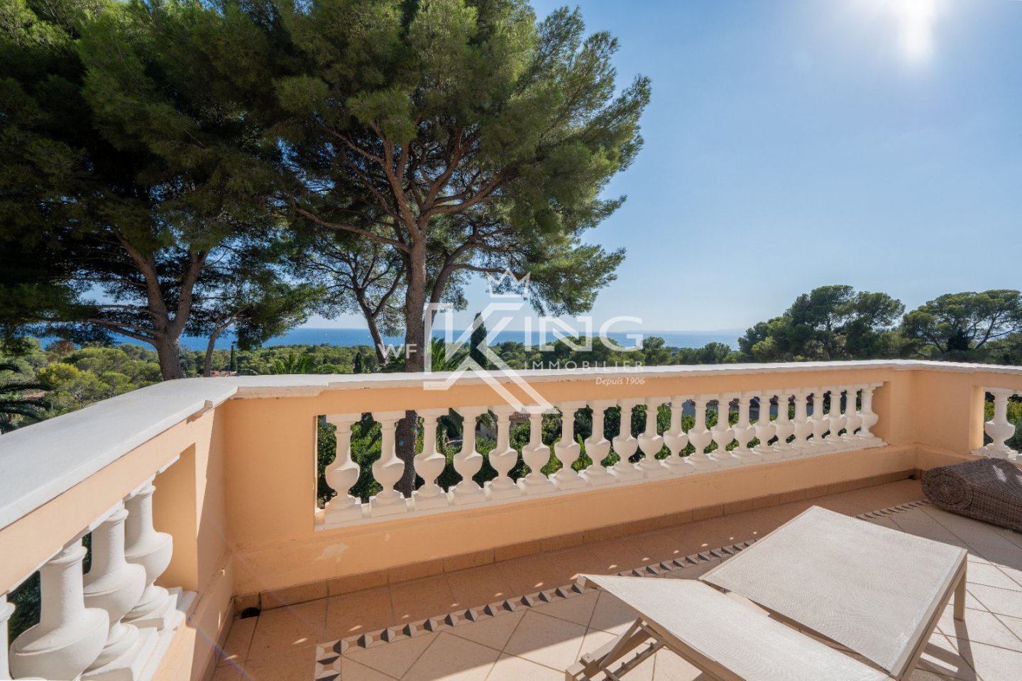 Saint Raphael appartement de prestige de 295 m² avec accès privé par ascenseur. pleine vue mer et triple garages