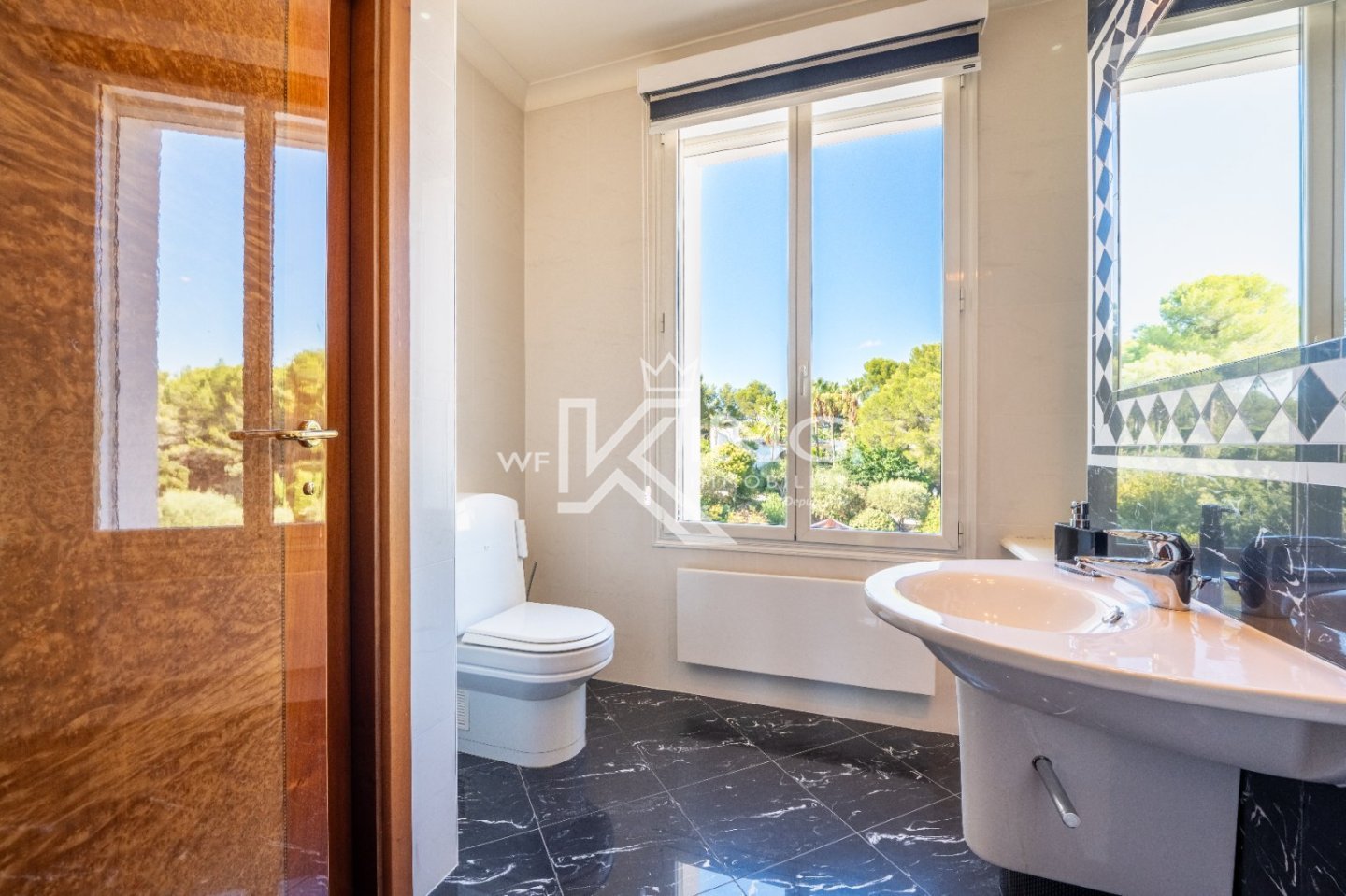 Saint Raphael appartement de prestige de 295 m² avec accès privé par ascenseur. pleine vue mer et triple garages