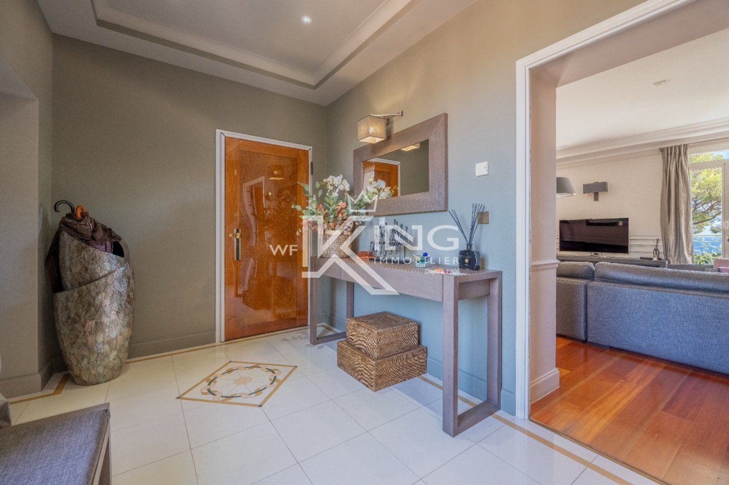 Saint Raphael appartement de prestige de 295 m² avec accès privé par ascenseur. pleine vue mer et triple garages