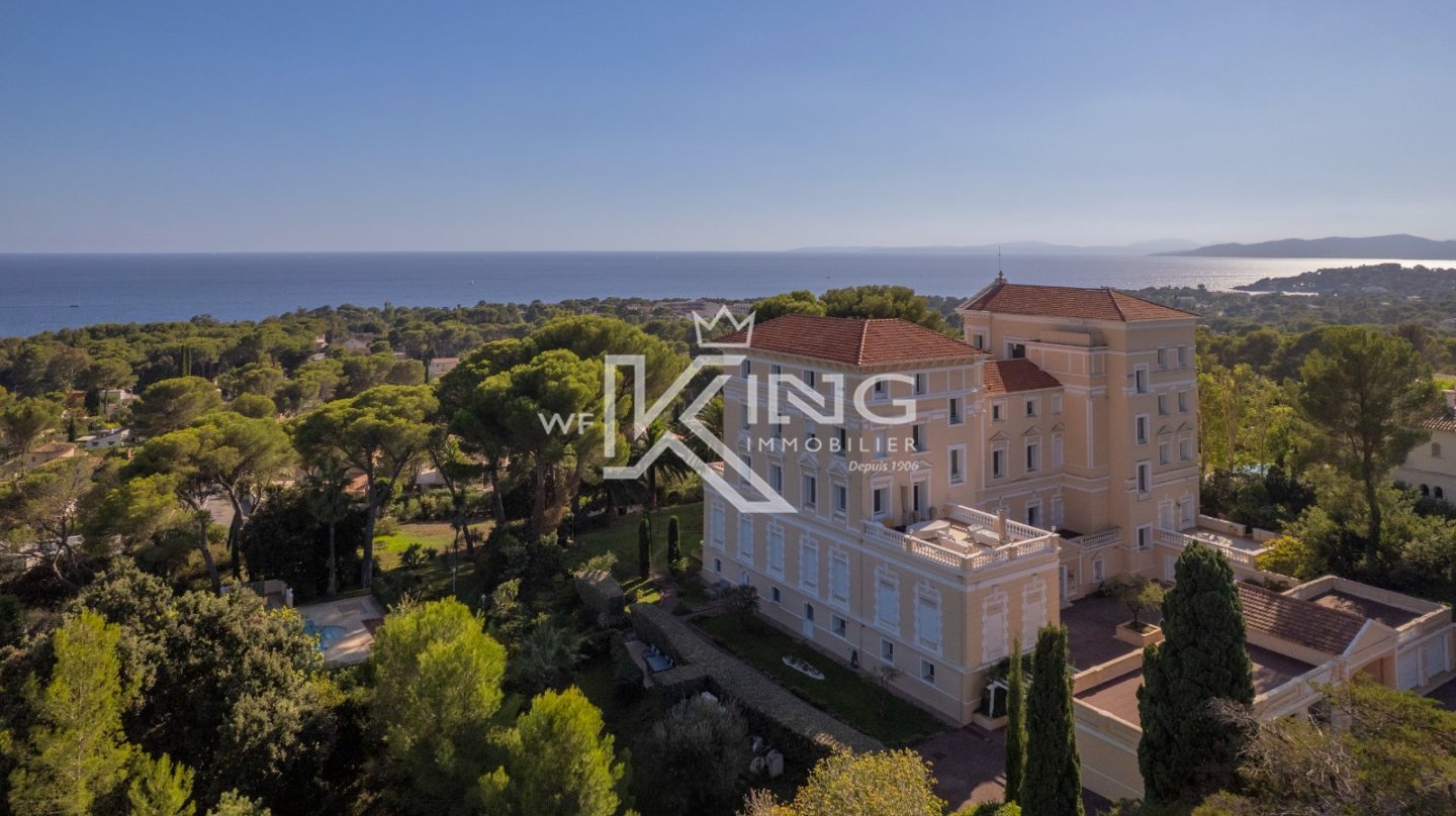 Saint Raphael appartement de prestige de 295 m² avec accès privé par ascenseur. pleine vue mer et triple garages