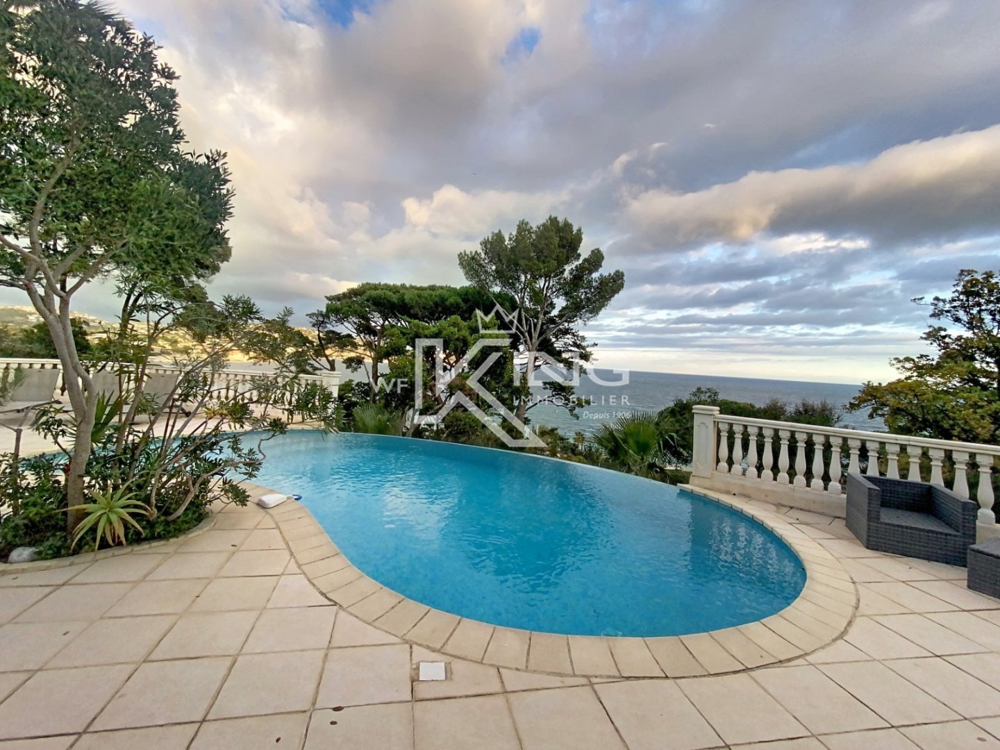 Villa vue mer exceptionnelle  5 appartements & forte rentabilit | La Croisette