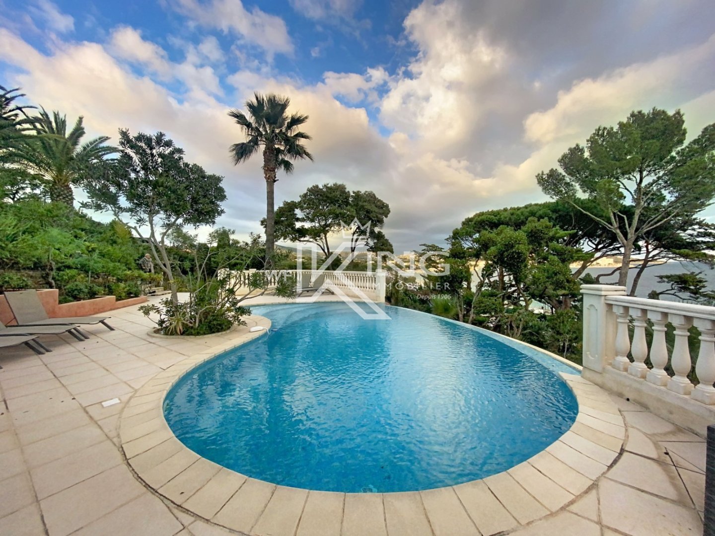 Villa vue mer exceptionnelle  5 appartements & forte rentabilit | La Croisette