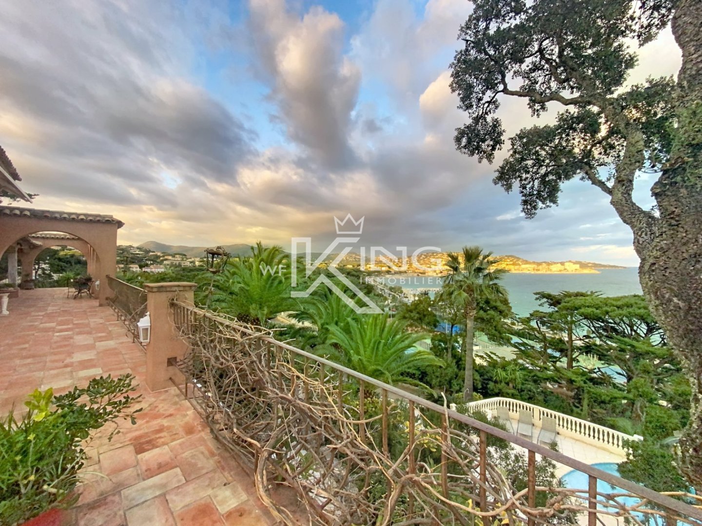 Villa vue mer exceptionnelle  5 appartements & forte rentabilit | La Croisette