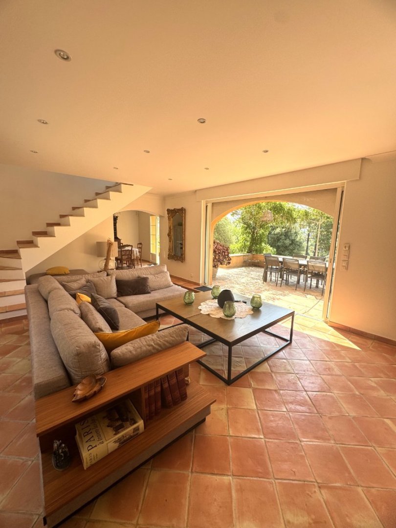 Villa Bastide avec 4 Suites, Piscine et Vue Panoramique – Plan de la Tour