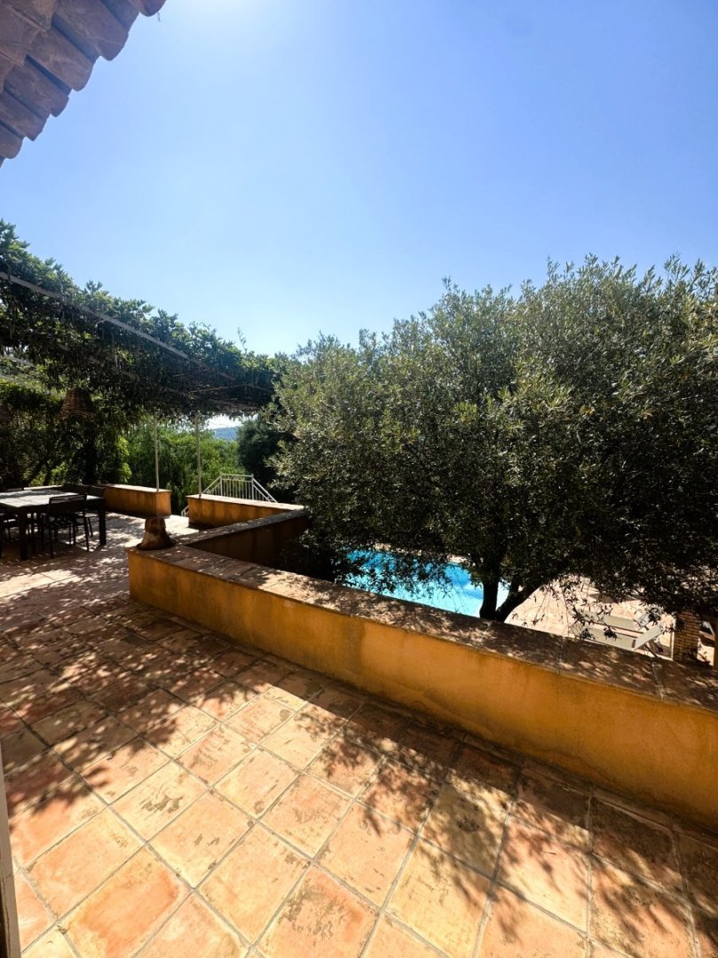 Villa Bastide avec 4 Suites, Piscine et Vue Panoramique – Plan de la Tour