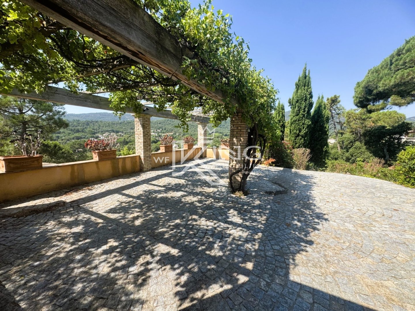 Villa Bastide avec 4 Suites, Piscine et Vue Panoramique – Plan de la Tour